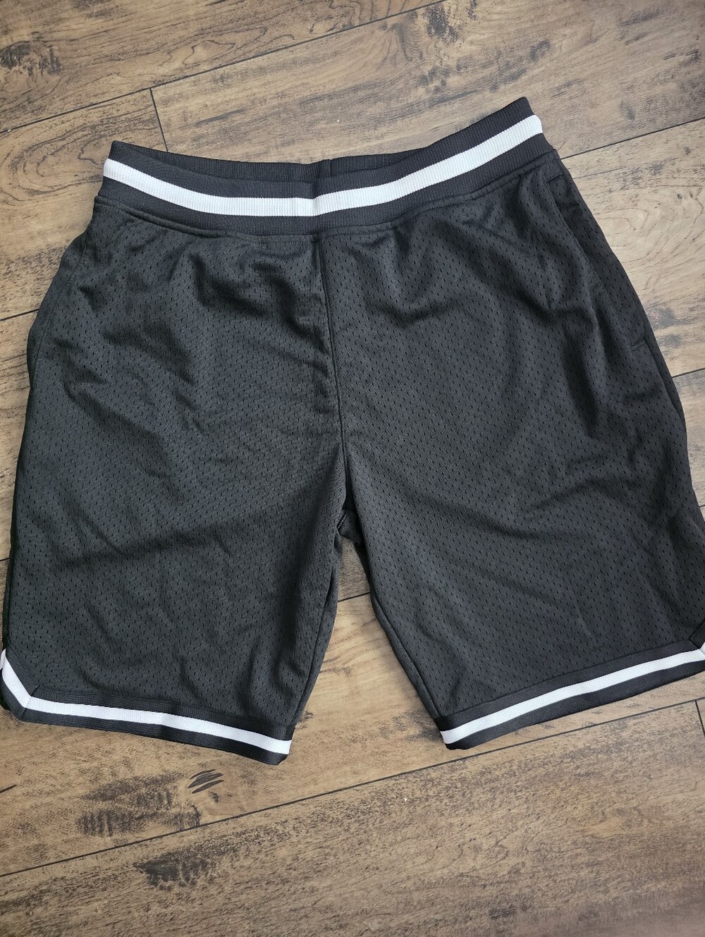 CSG Men's Black Athletic Mesh Shorts Contrast Stripe Side Pockets Drawstring L